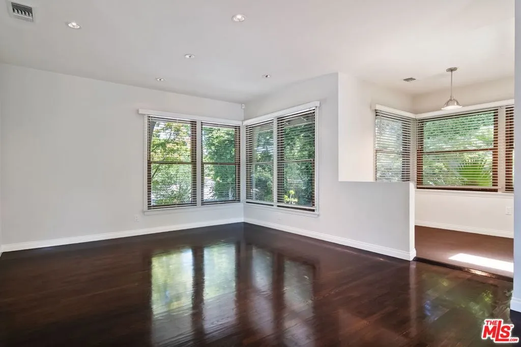 Los Angeles, California 90049, United States, 3 Bedrooms Bedrooms, ,3 BathroomsBathrooms,Residential,Active,191326