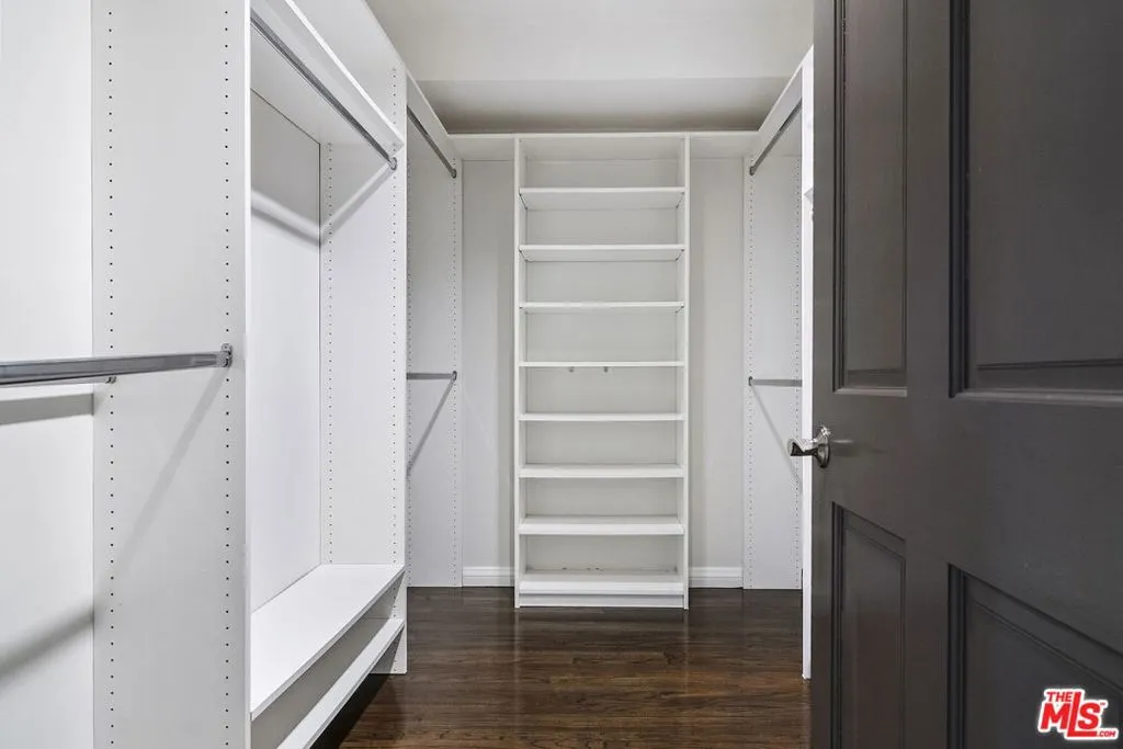 Los Angeles, California 90049, United States, 3 Bedrooms Bedrooms, ,3 BathroomsBathrooms,Residential,Active,191326