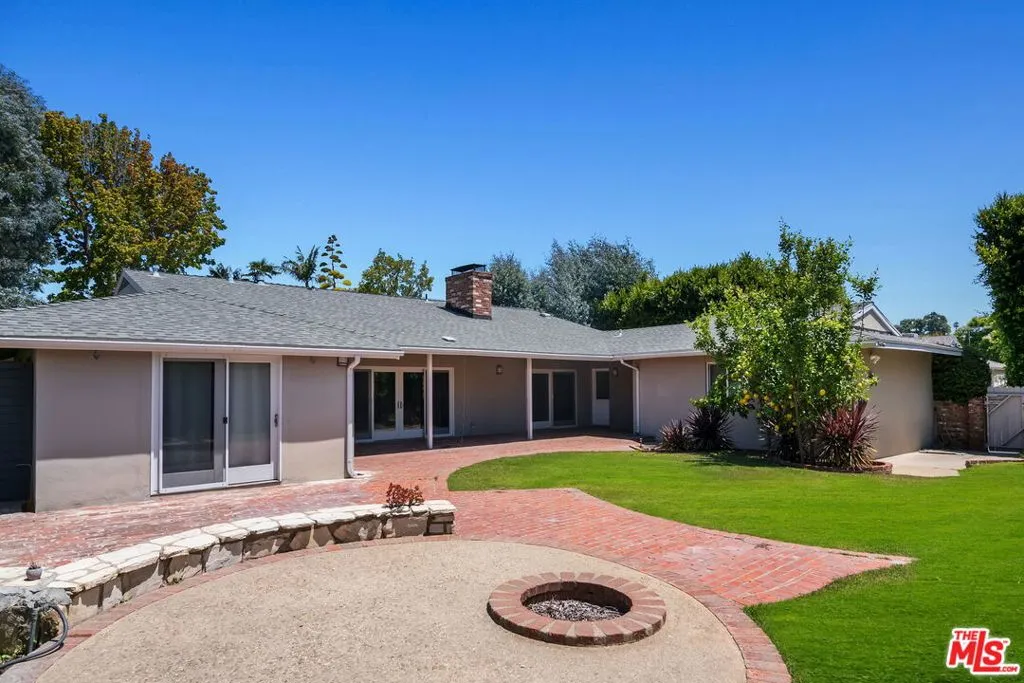 Los Angeles, California 90049, United States, 3 Bedrooms Bedrooms, ,3 BathroomsBathrooms,Residential,Active,191326