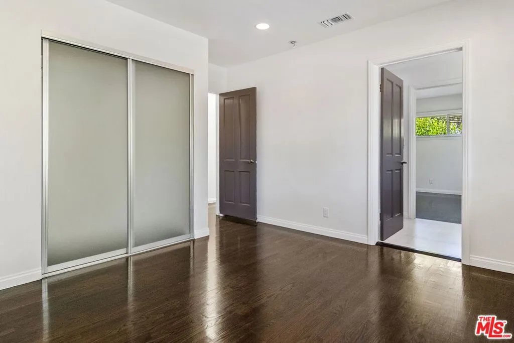 Los Angeles, California 90049, United States, 3 Bedrooms Bedrooms, ,3 BathroomsBathrooms,Residential,Active,191326