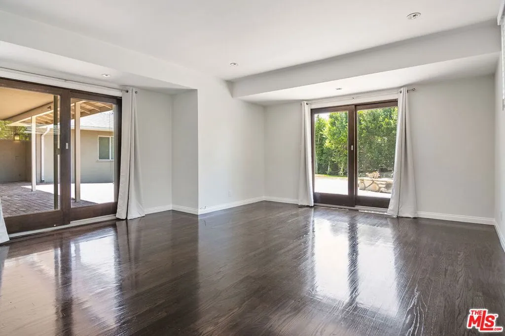 Los Angeles, California 90049, United States, 3 Bedrooms Bedrooms, ,3 BathroomsBathrooms,Residential,Active,191326