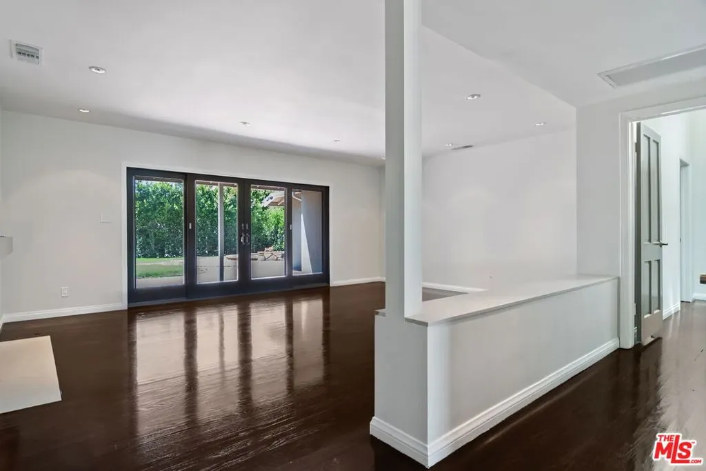 Los Angeles, California 90049, United States, 3 Bedrooms Bedrooms, ,3 BathroomsBathrooms,Residential,Active,191326