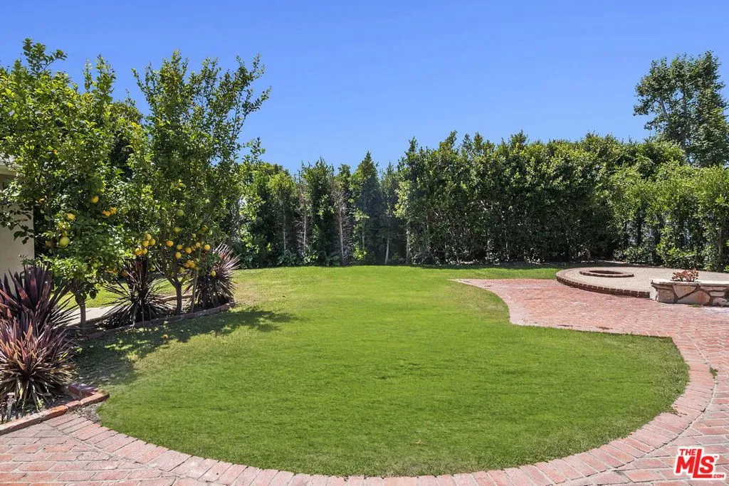 Los Angeles, California 90049, United States, 3 Bedrooms Bedrooms, ,3 BathroomsBathrooms,Residential,Active,191326