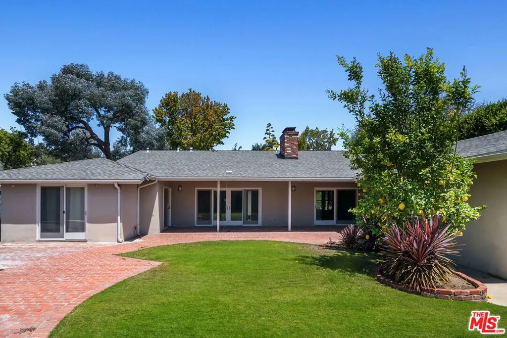 Los Angeles, California 90049, United States, 3 Bedrooms Bedrooms, ,3 BathroomsBathrooms,Residential,Active,191326