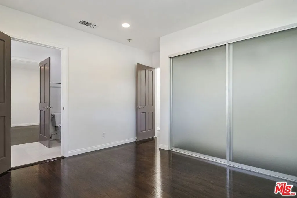 Los Angeles, California 90049, United States, 3 Bedrooms Bedrooms, ,3 BathroomsBathrooms,Residential,Active,191326