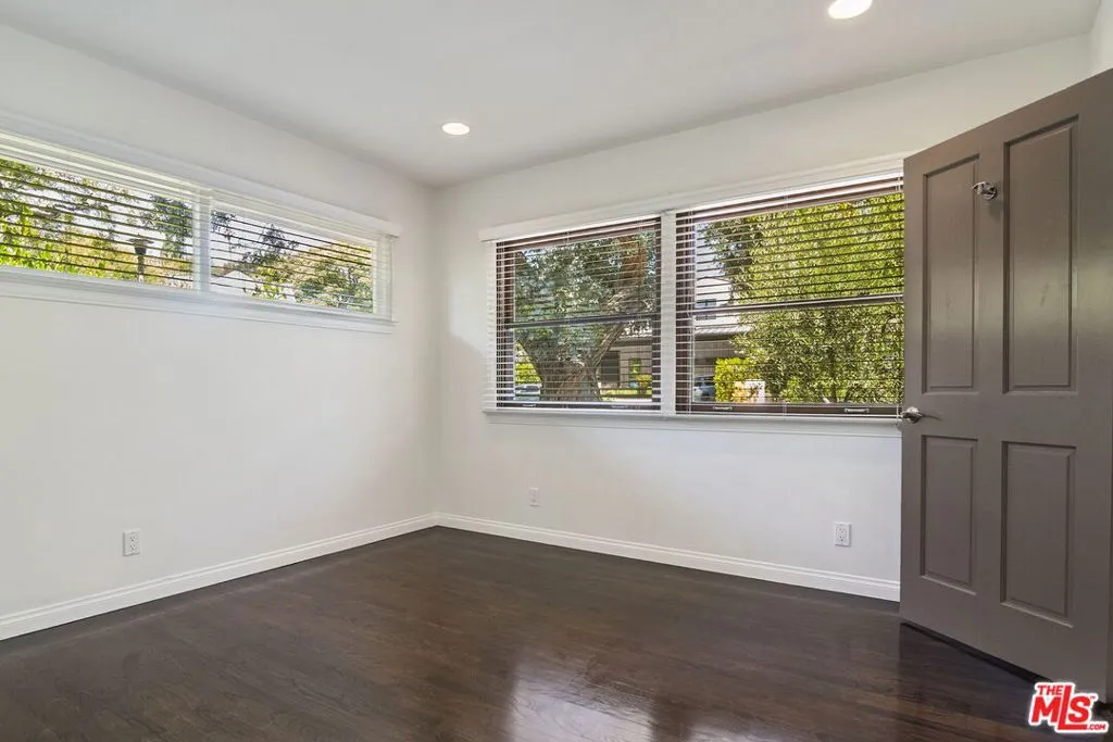 Los Angeles, California 90049, United States, 3 Bedrooms Bedrooms, ,3 BathroomsBathrooms,Residential,Active,191326