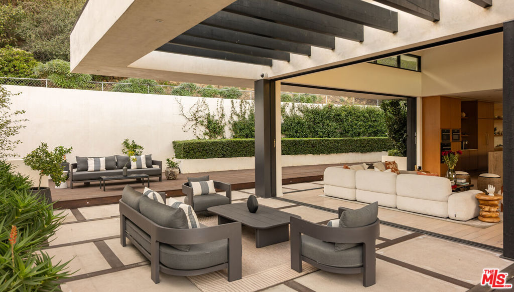 7681 Willow Glen Road