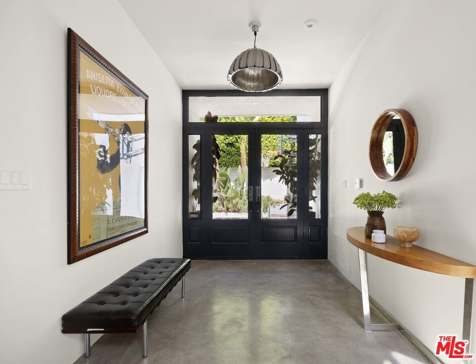 2060 N Beverly Drive