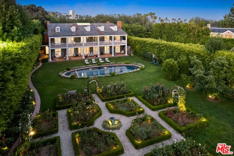 Photo of 805 N Alpine Drive, Beverly Hills, CA 90210 (MLS # 26945063)