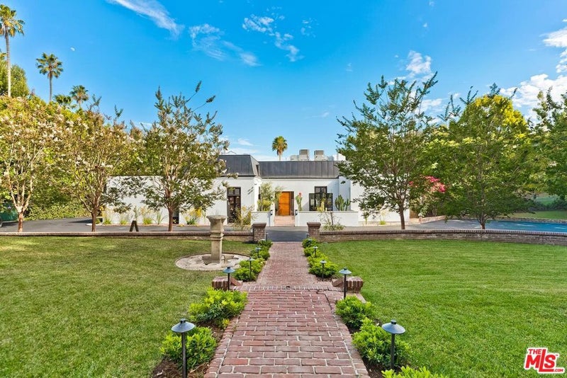 9419 Sunset Boulevard