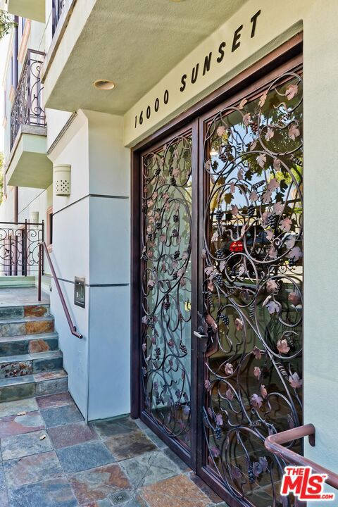 16000 W Sunset Boulevard 103