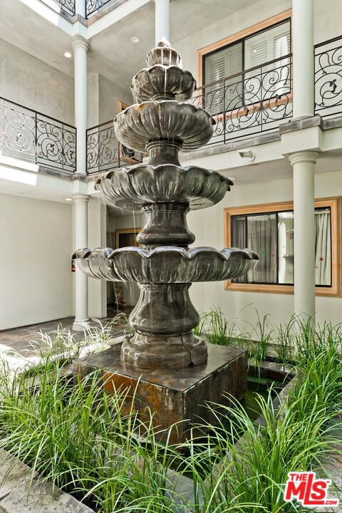 16000 W Sunset Boulevard 103