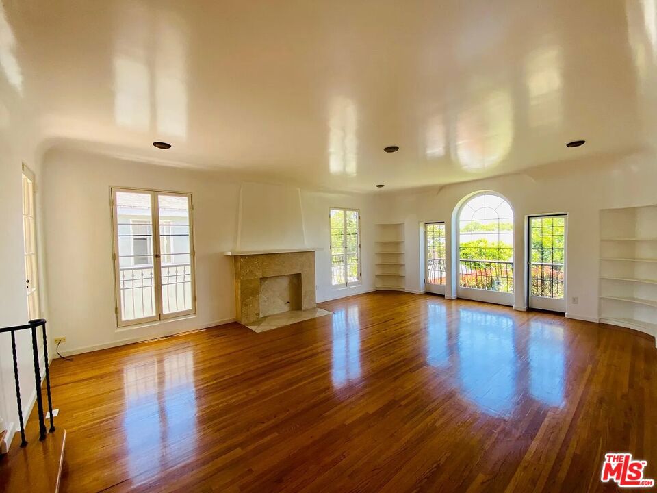 942 S Mansfield Avenue