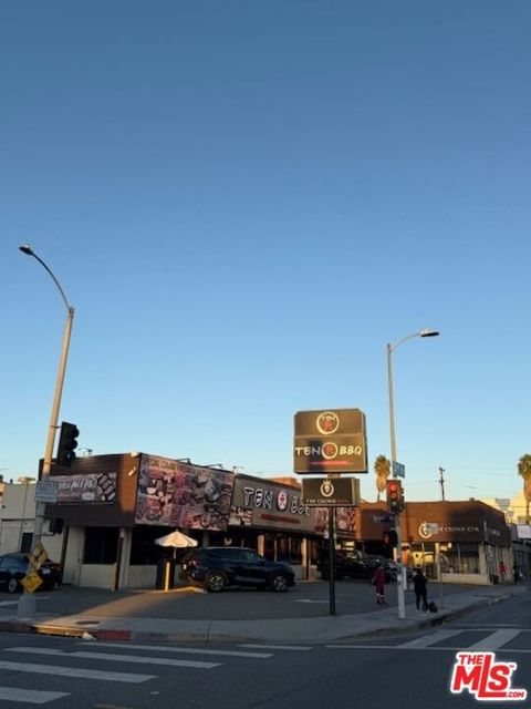 268 S Hobart Boulevard Los Angeles CA 90004