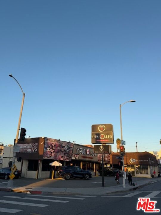 268 S Hobart Boulevard