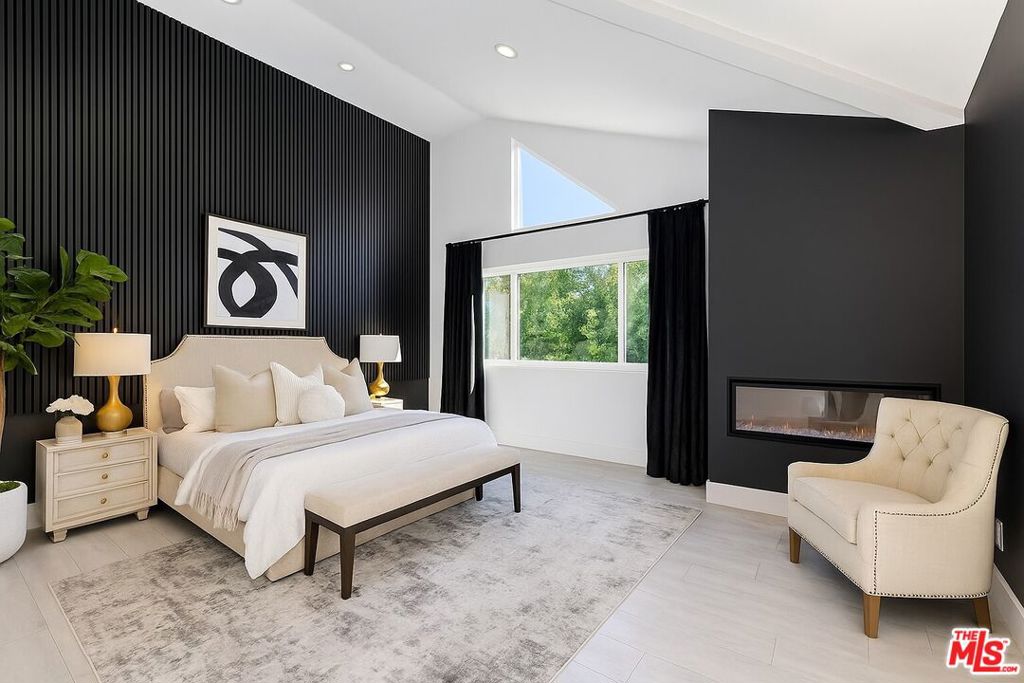 18730 Hatteras Street 23