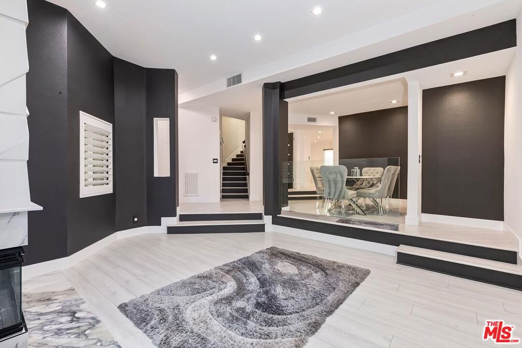 18730 Hatteras Street 23