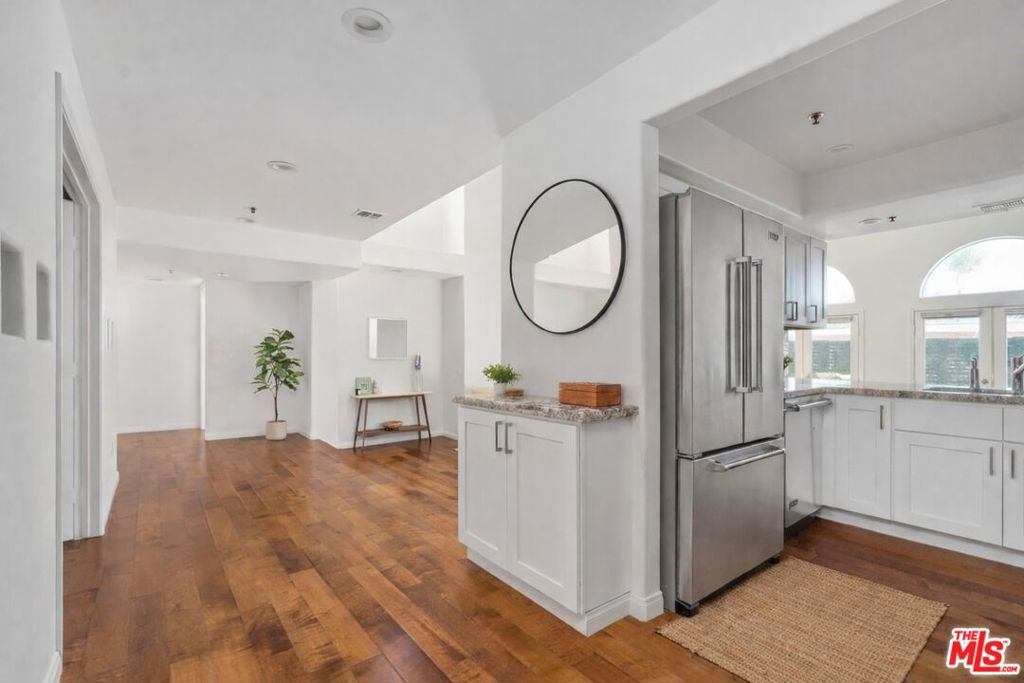 12011 Goshen Avenue 305