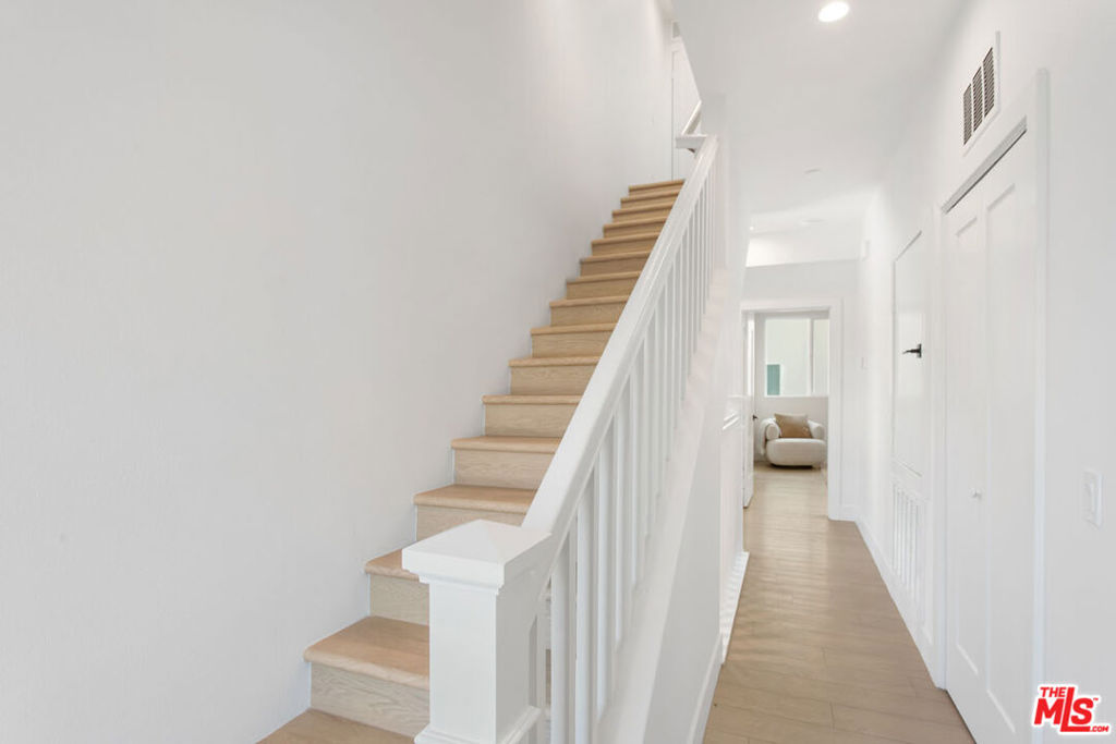 11214 W Victory Boulevard 6