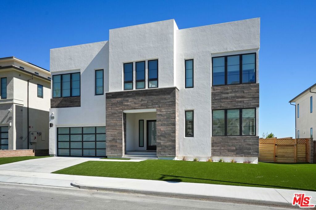 11818 N Hillsborough Lane