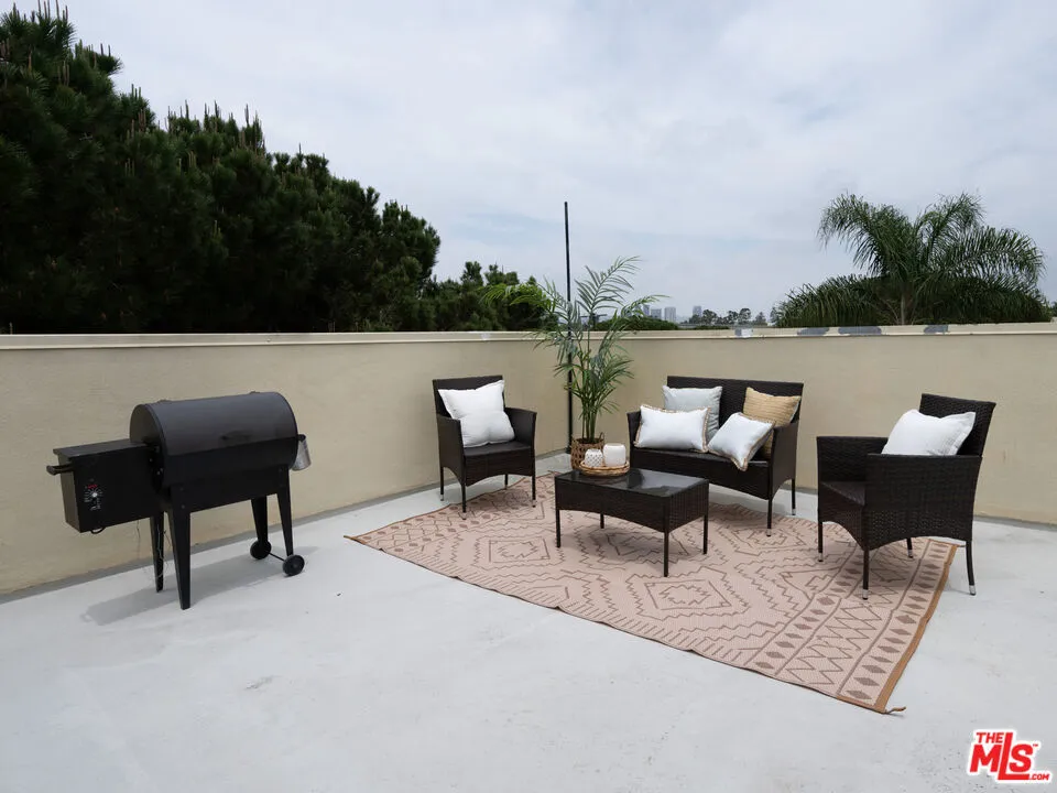 Los Angeles, California 90064, United States, 3 Bedrooms Bedrooms, ,3 BathroomsBathrooms,Residential,Active,139662