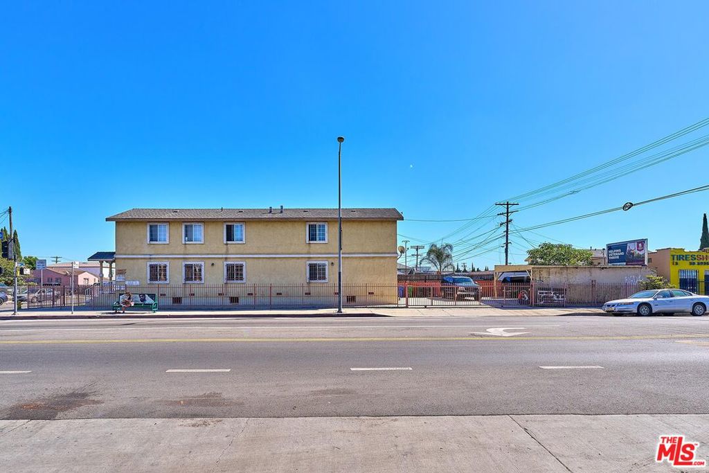 10800 S San Pedro Street