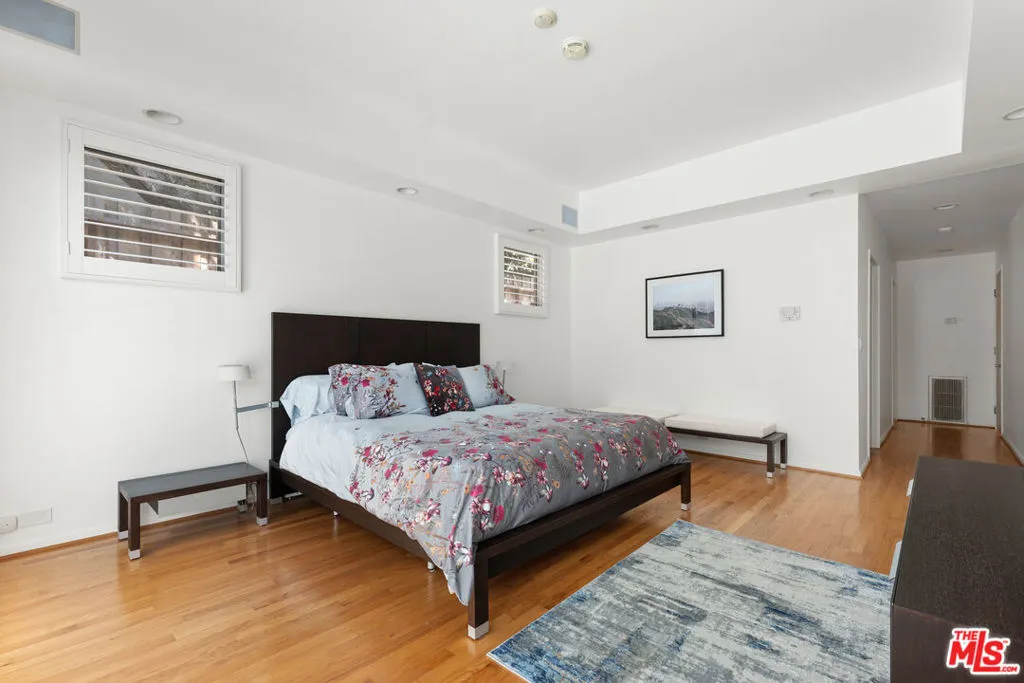 Los Angeles, California 90046, United States, 4 Bedrooms Bedrooms, ,3 BathroomsBathrooms,Residential,Active,213455