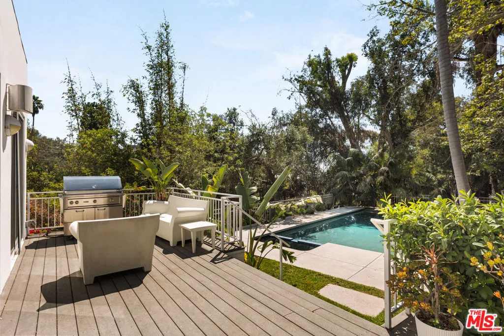 Los Angeles, California 90046, United States, 4 Bedrooms Bedrooms, ,3 BathroomsBathrooms,Residential,Active,213455