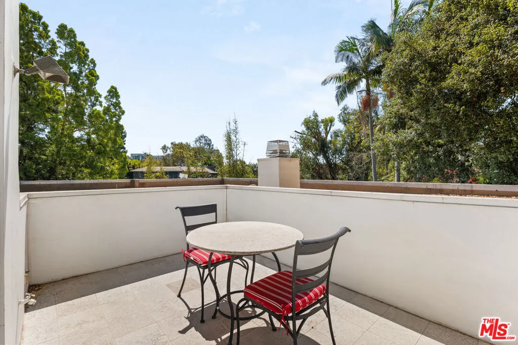 Los Angeles, California 90046, United States, 4 Bedrooms Bedrooms, ,3 BathroomsBathrooms,Residential,Active,213455