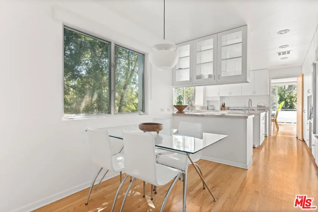 Los Angeles, California 90046, United States, 4 Bedrooms Bedrooms, ,3 BathroomsBathrooms,Residential,Active,213455