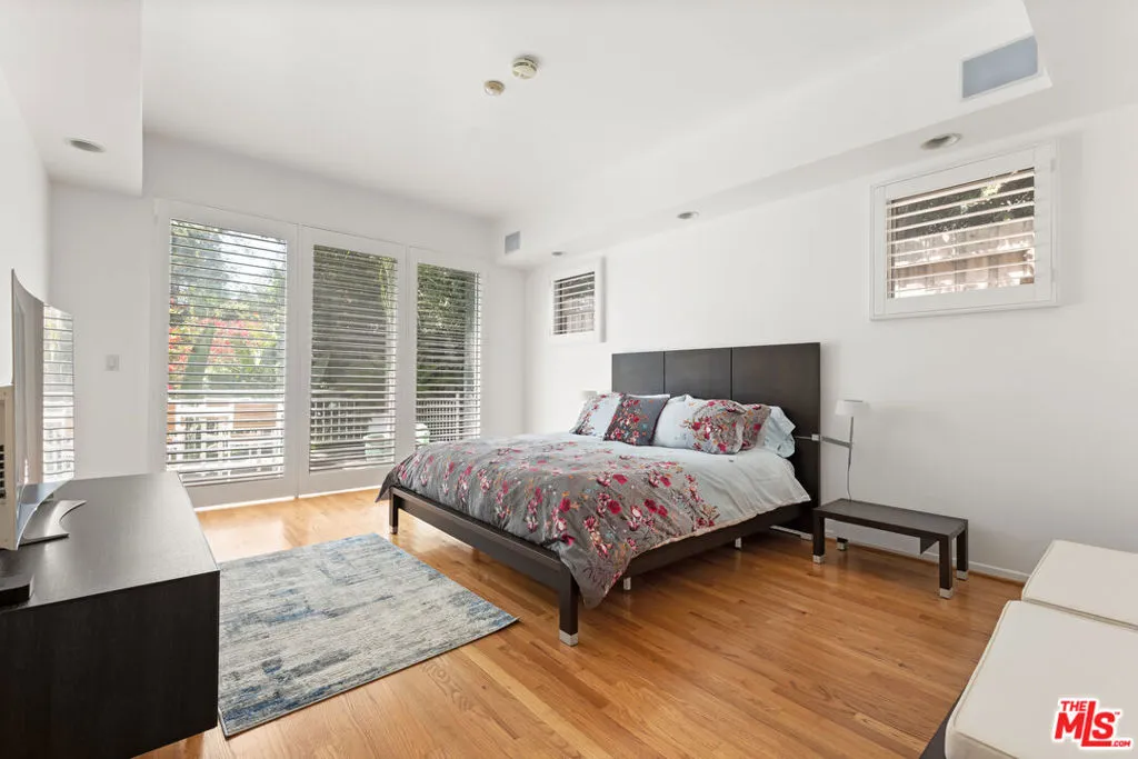 Los Angeles, California 90046, United States, 4 Bedrooms Bedrooms, ,3 BathroomsBathrooms,Residential,Active,213455