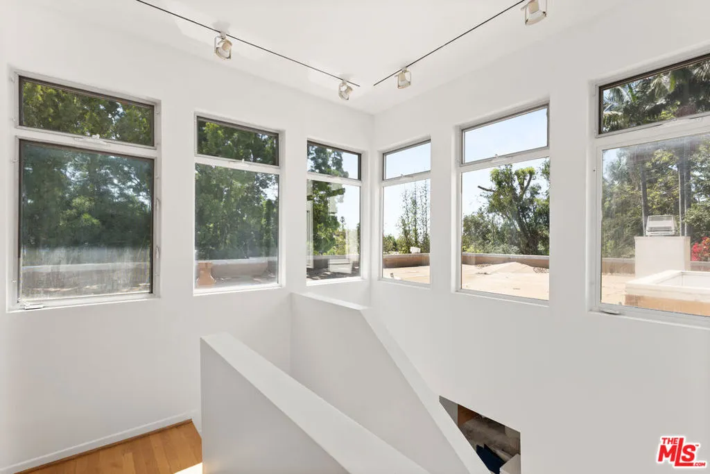 Los Angeles, California 90046, United States, 4 Bedrooms Bedrooms, ,3 BathroomsBathrooms,Residential,Active,213455