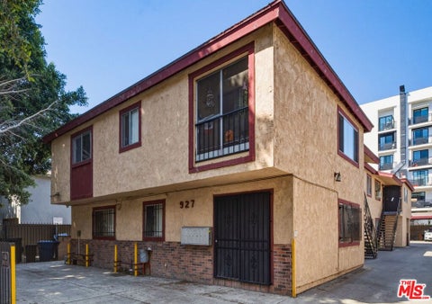 Photo of 927 S Berendo Street, Los Angeles, CA 90006 (MLS # 26990373)