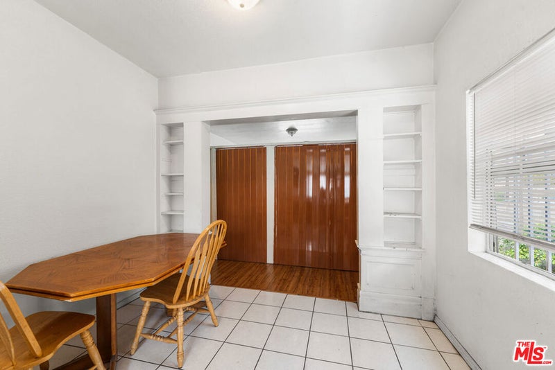 602 W 40th Place