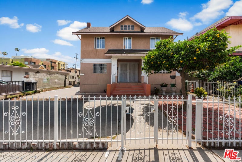 602 W 40th Place