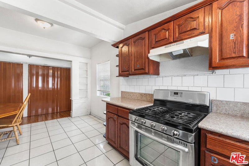 602 W 40th Place