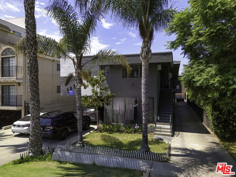 753 N Hudson Avenue