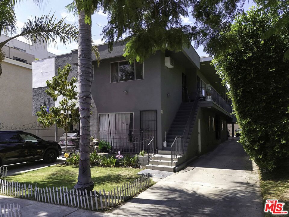 753 N Hudson Avenue