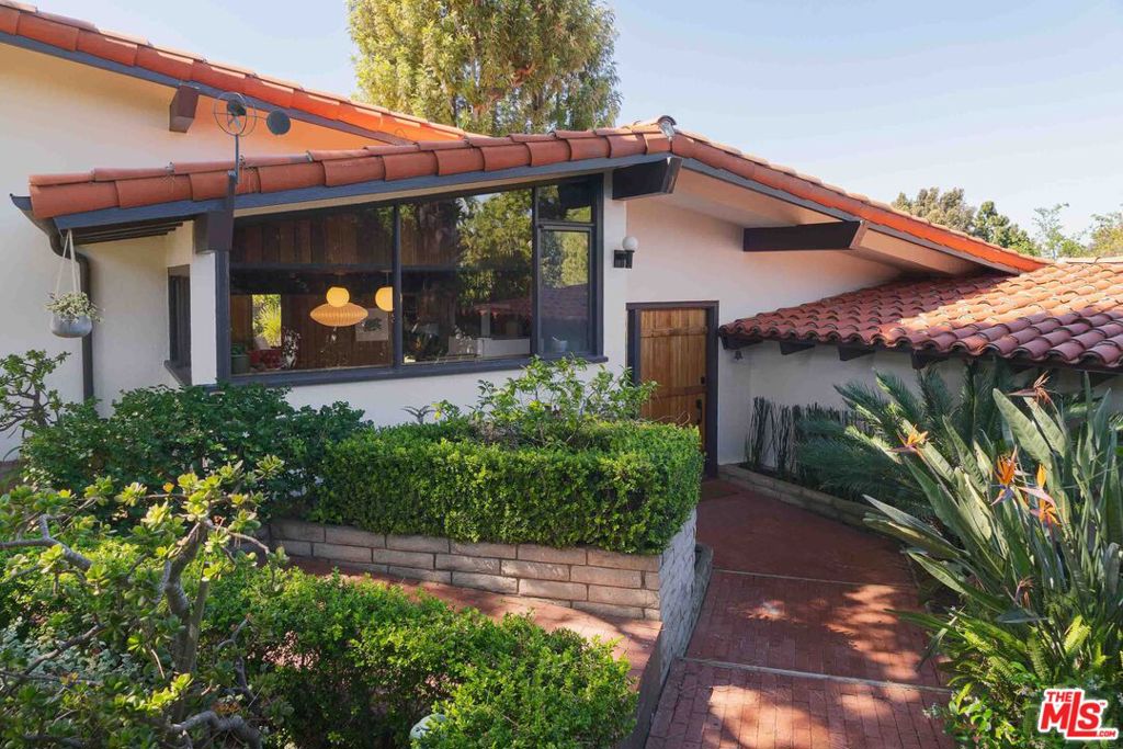 2437 Via Sonoma