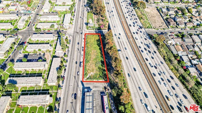 1422 E Imperial Highway