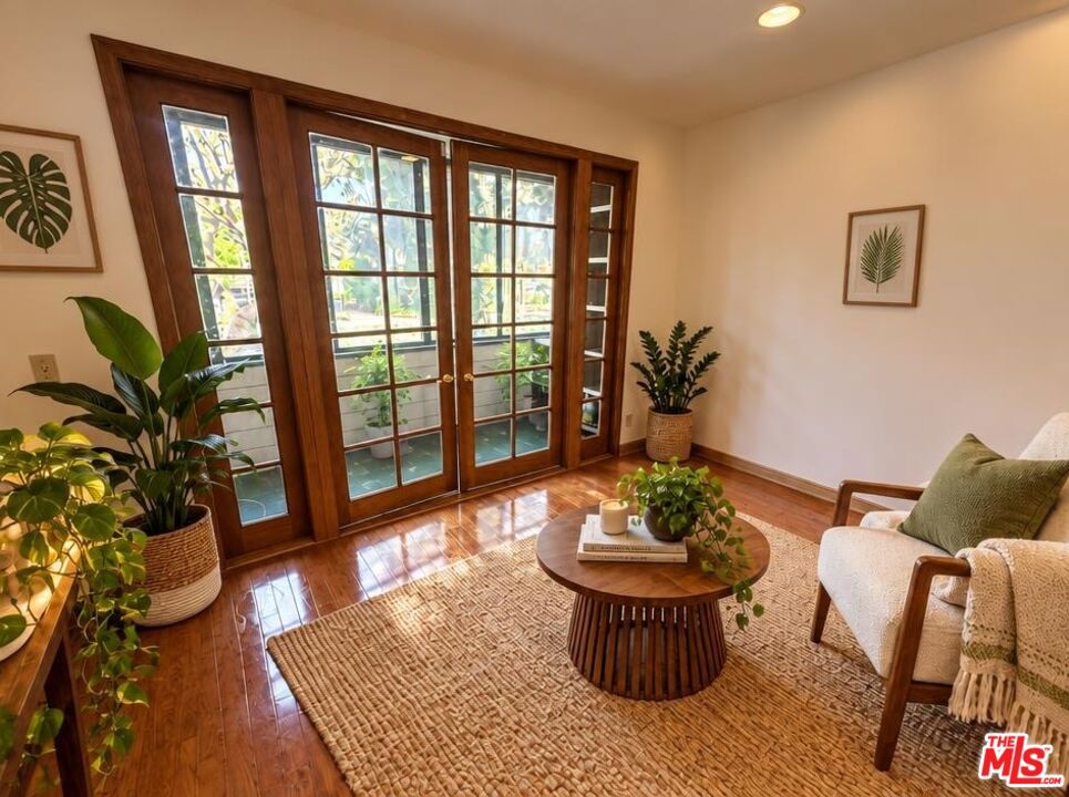 310 Tahiti Way 106