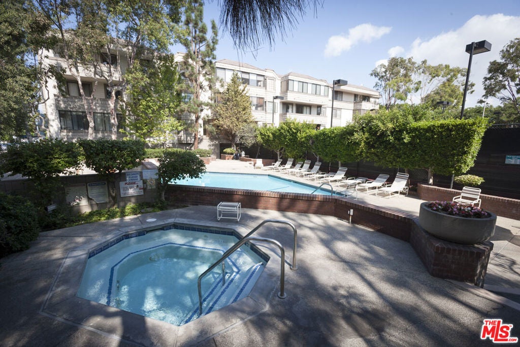 310 Tahiti Way 106