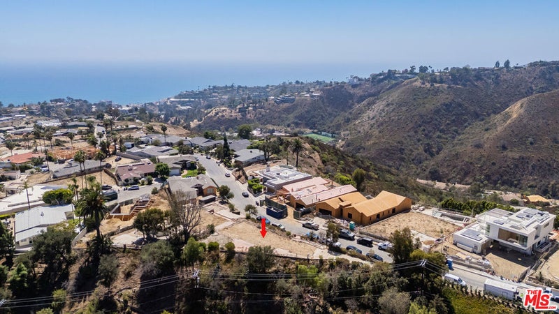 922 Enchanted Way