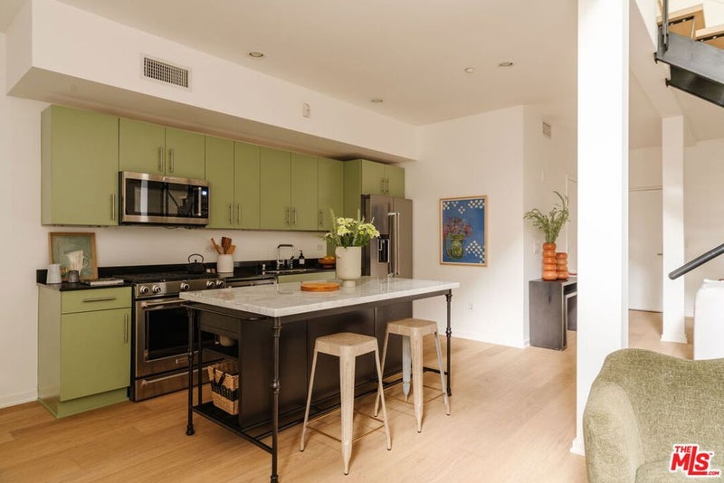 4111 W Sunset Boulevard 111