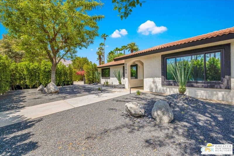 3190 E Loma Vista Circle
