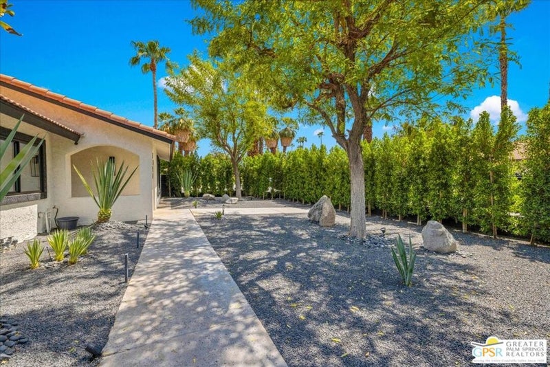 3190 E Loma Vista Circle