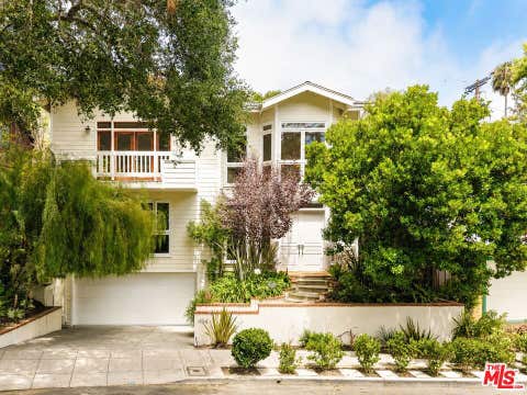 Photo of 454 Sycamore Road, Santa Monica, CA 90402 (MLS # 26875967)