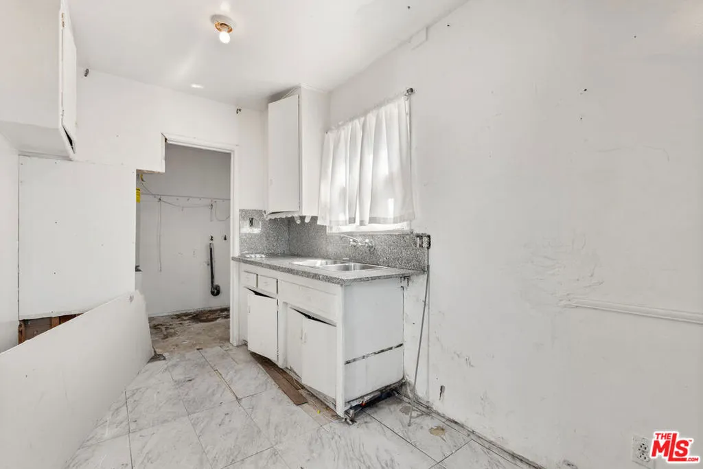 Long Beach, California 90805, United States, 2 Bedrooms Bedrooms, ,2 BathroomsBathrooms,Residential,Active,214010