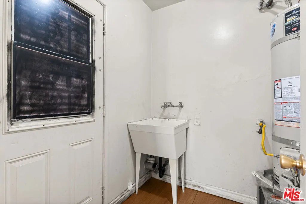 Long Beach, California 90805, United States, 2 Bedrooms Bedrooms, ,2 BathroomsBathrooms,Residential,Active,214010