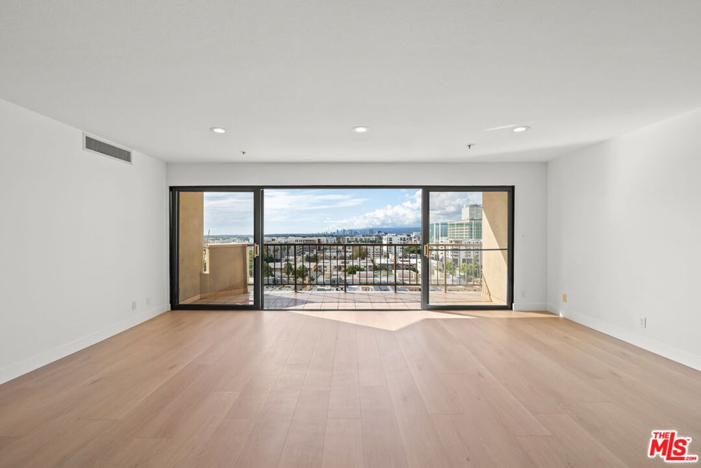 727 S Ardmore Avenue 1002